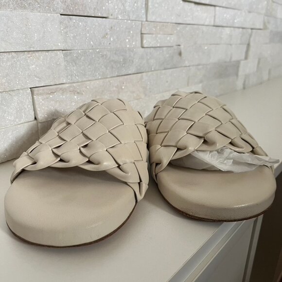 Bottega Veneta Men's Intrecciato Leather Sandals - Picture 5 of 13